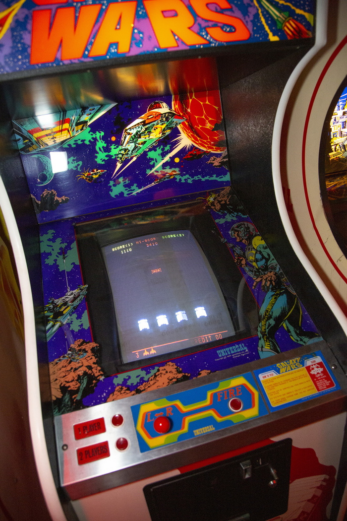Galaxy Wars arcade cabinet